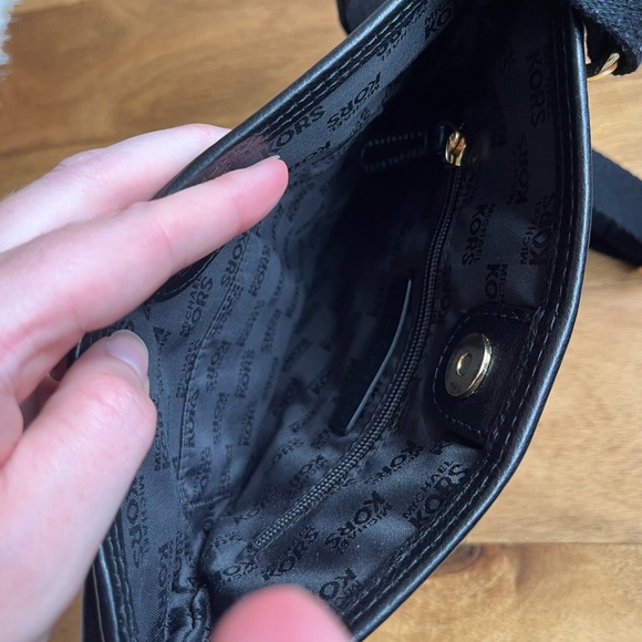 Michael Kors crossbody - Picture 4 of 7